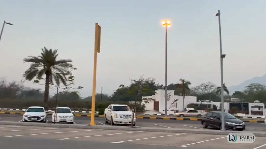 Khorfakkan beach parking