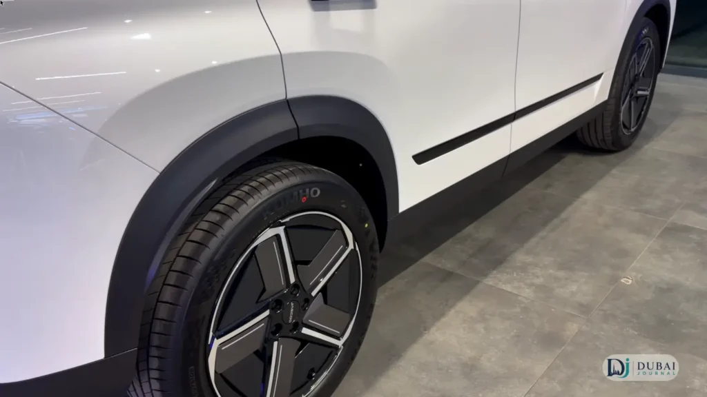 Jaecoo J7 at dealership showroom