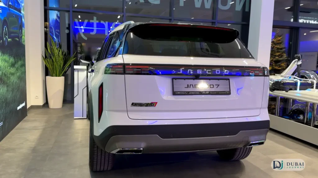 Jaecoo J7 rear exterior in showroom